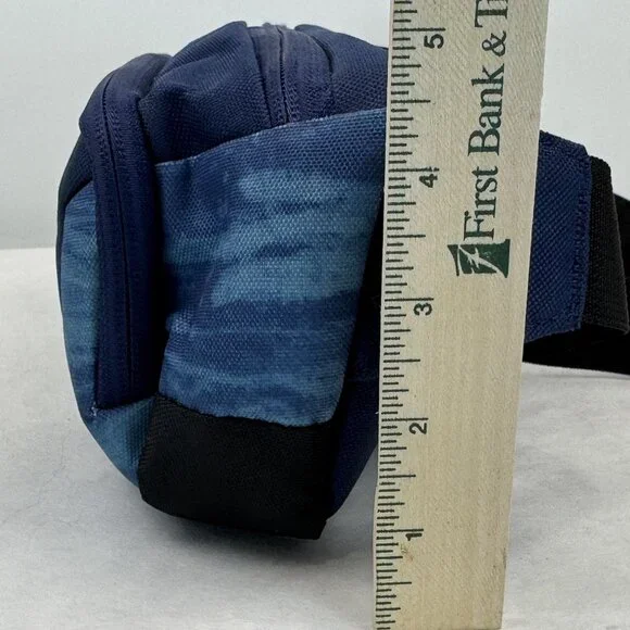 Quiksilver Navy Blue Fanny Pack Belt Bag Adjustable Strap Water-Resistant Zipper - Picture 13 of 16